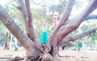 Sabrina DiAngelo auf einem Baum
